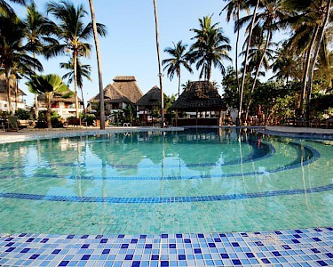 Paradise Beach Resort zwembad