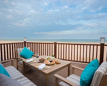 The Regent Beach Resort terras strand