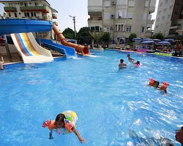 Almera Park Turkije zwembad met glijbanen