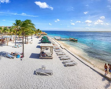 Eden Beach Resort strand op Bonaire