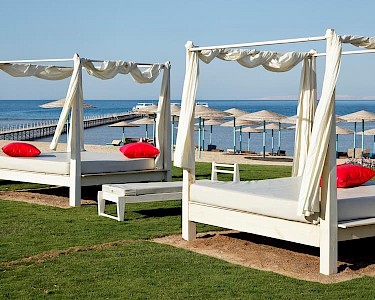 The Three Corners Sunny Beach Resort loungebedden