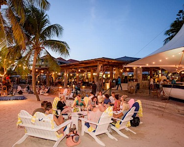 Avila Beach Hotel Curaçao avond