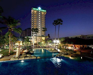 Jomtien Palm Beach Hotel Thailand avond