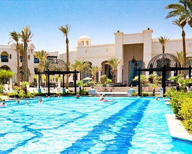 Hotel RED SEA The Palace zwembad