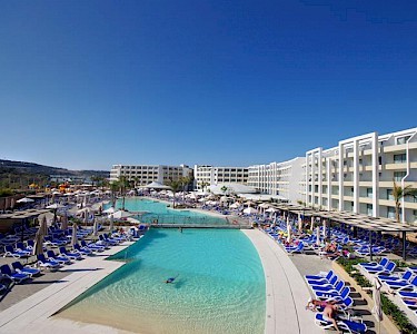 db Seabank Resort + Spa Malta