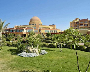 El Malikia Resort Abu Dabbab tuin