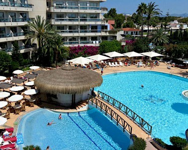 Hotel Serrano Palace zwembad