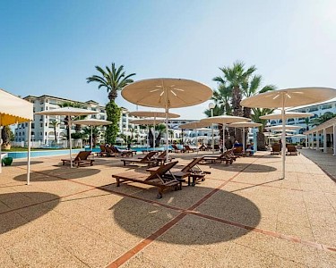 El Mouradi Palm Marina Tunesië ligbedjes