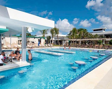 RIU Palace Tropical Bay Jamaica poolbar