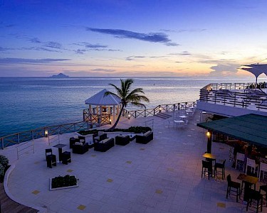 Sonesta Maho Beach Resort uitzicht strand