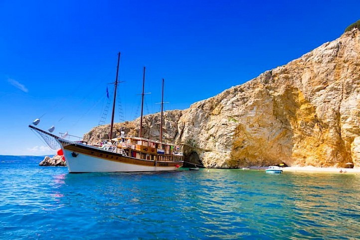 Zeilboot baai Krk eiland Kroatië