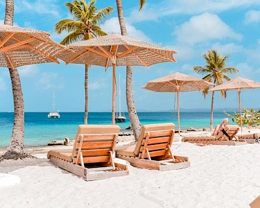 TIME TO SMILE Chogogo Dive & Beach Resort Bonaire strandbedjes