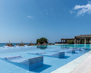 RIU Palace Zanzibar ligbed zwembad