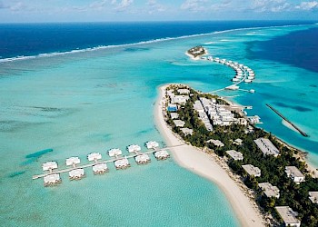 RIU Atoll Malediven bovenaf overwater bungalows