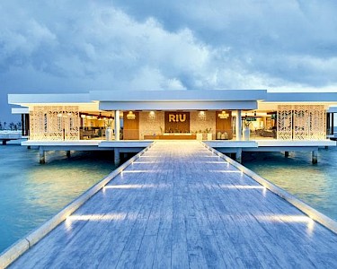 RIU Atoll Malediven pier