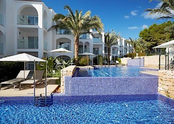 TUI SENSATORI Resort Ibiza swim-up