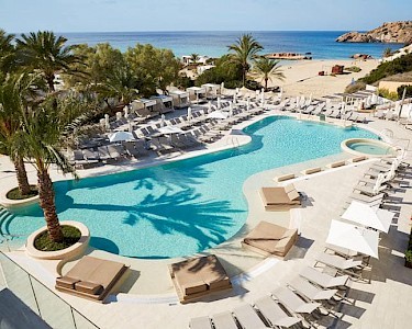 TUI SENSATORI Resort Ibiza zwembad en zee