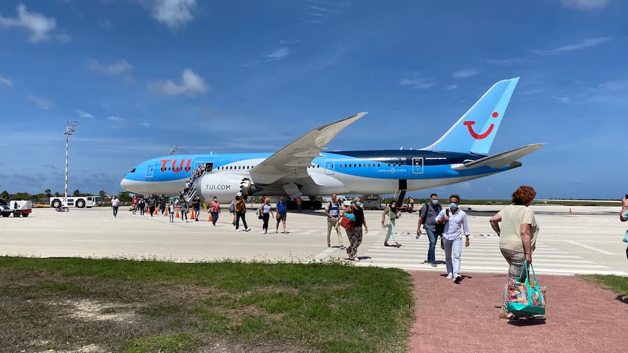 TUI vliegtuig op Bonaire