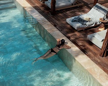 Oku Ibiza zwembad