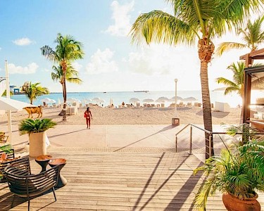 Holland House Beach Hotel Sint Maarten strand