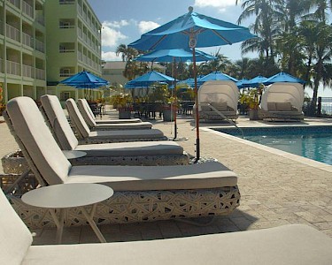 Coconut Court Beach Hotel ligbedjes
