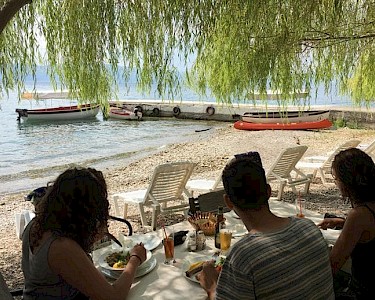 Bane Macedonië eten aan het strand