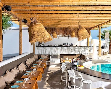 Mediterranean White Resort Santorini bar
