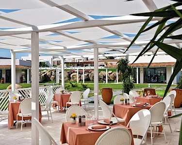 Resort Grande Baia Sardinië terras