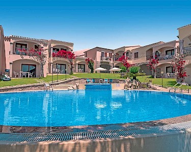 Residence Badus Sardinië zwembad en appartementen