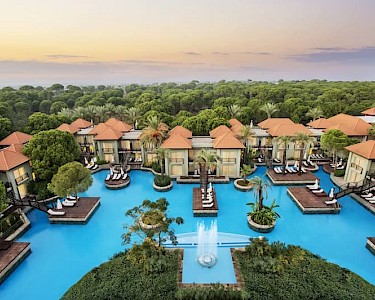 IC Hotels Residence zwembad en lake villa's