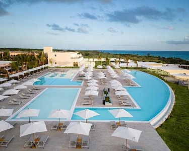 Emerald Zanzibar Resort & Spa zwembaden