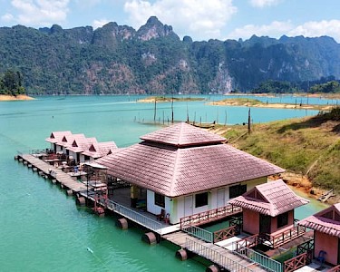 Floating bungalow Khao Sok