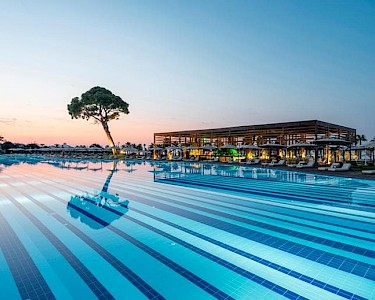 Rixos Premium Belek Turkije zwembad avondzon