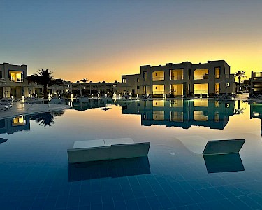 Casa Blue Resort Egypte avond