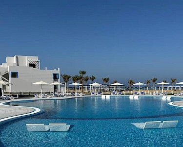 Casa Blue Resort Egypte zwembad ligbedjes