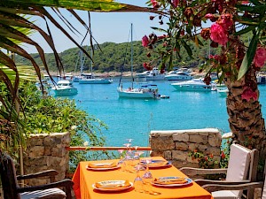 Milne Bay Hvar Kroatië restaurant