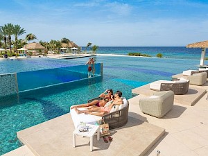 Sandals Royal Curaçao luxe zwembad