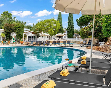 Quinta do Paraiso Portugal ligbedjes bij zwembad