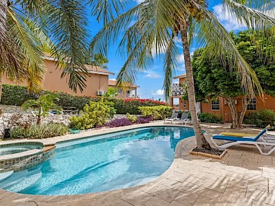 Curinjo Resort Curaçao zwembad tuin
