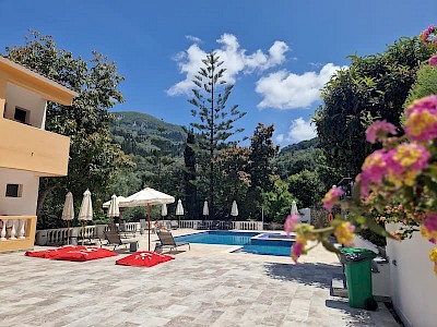 Appartementen Sunflower Corfu bloemetjes