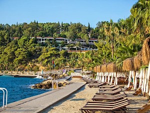 Pine Bay Holiday Resort ligbedden bij het strand