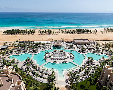 Riu Touareg Kaapverdië Boa Vista zwembad met daarachter strand en zee