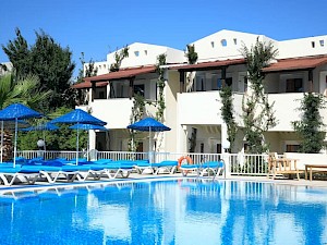 Summer Garden Suites & Beach zwembad