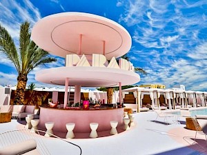 Paradiso Ibiza Art Hotel roze
