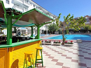 Europa Appartementen poolbar