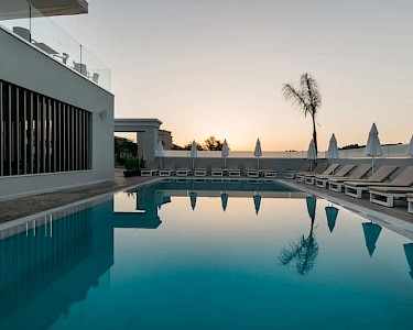 Tesoro Hotel Zakynthos zwembad in de avond