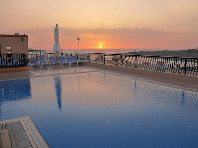 Soreda zwembad zonsondergang