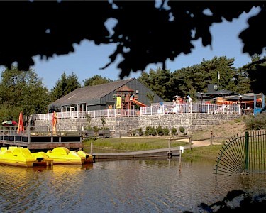 Bospark 't Wolfsven waterfietsen