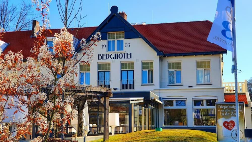 Amr&acirc;th Berghotel Amersfoort buitenkant
