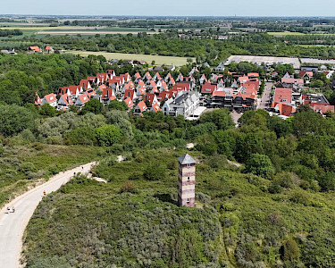 Landal Noordzee Résidence Dishoek Zeeland met vuurtoren op de voorgrond